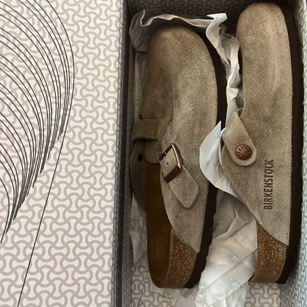New in box Birkenstock Boston Soft Footbed Clogs Suede Taupe (top seller) - Picture 4 of 4